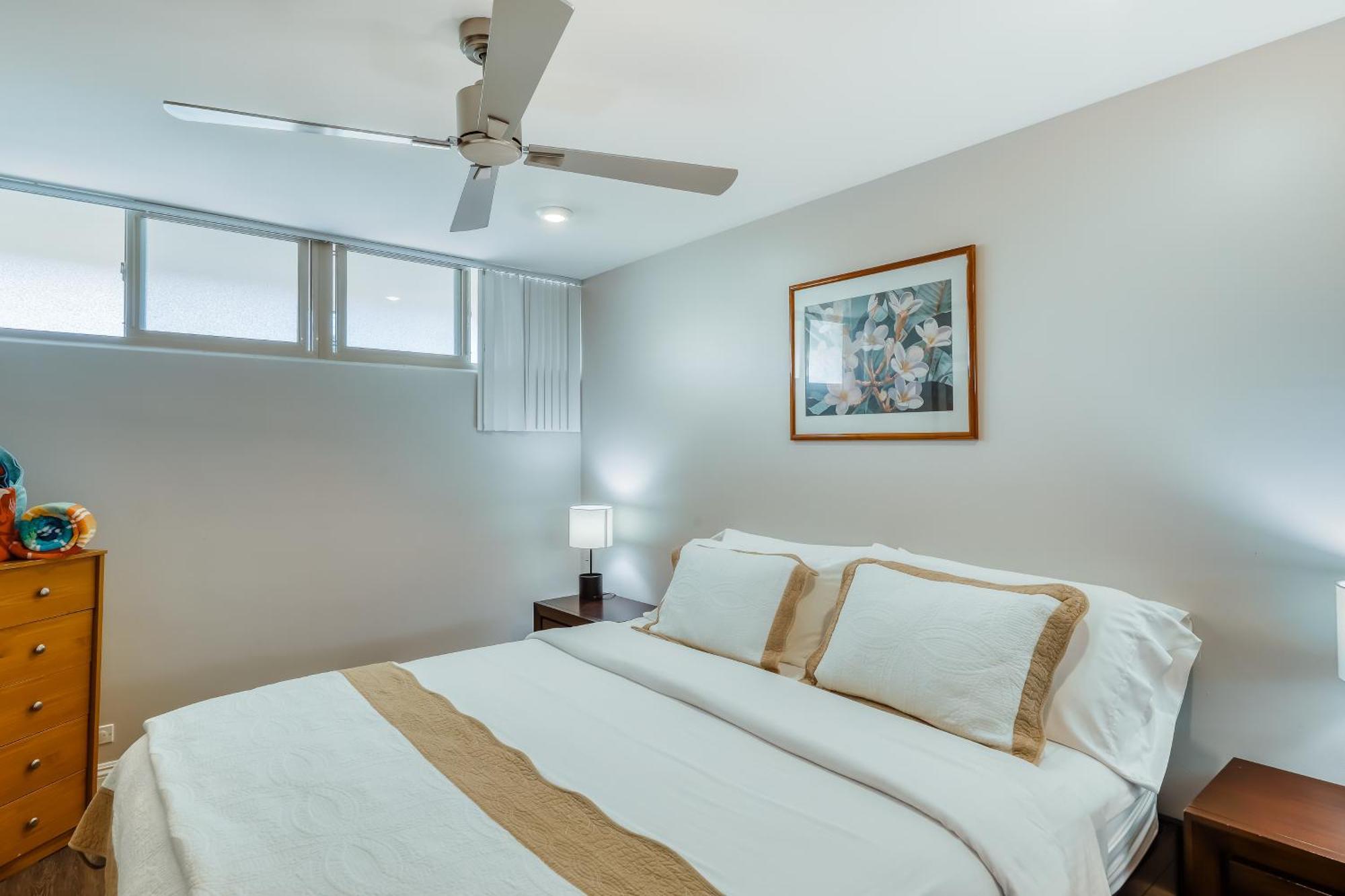 Kahana Reef Oceanfront Condos Room photo